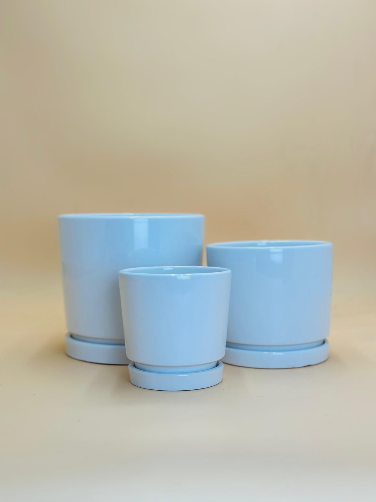 White Ceramic Pot With Attached Tray - Plantsworld.ae