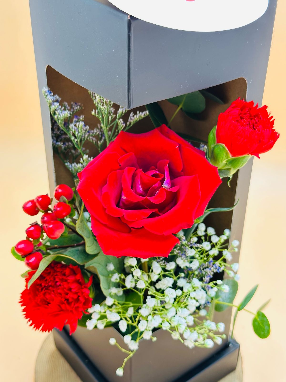 Be My Valentine Floral Gift - Plantsworld.ae