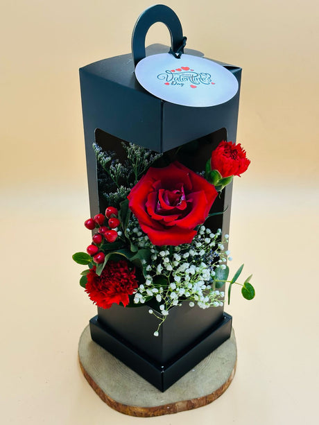 Be My Valentine Floral Gift - Plantsworld.ae